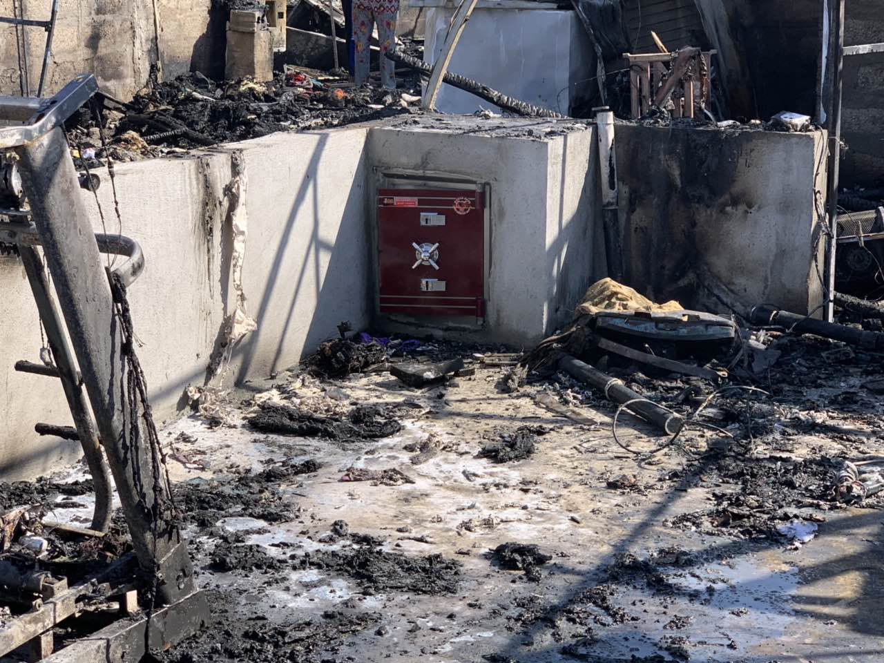 اندلعت النيران في مخيم شامشكو، الذي اُنشئ عام 2015، ويقطن فيه نحو خمسة آلاف من النازحين الايزيديين ومعظمهم من سنجار